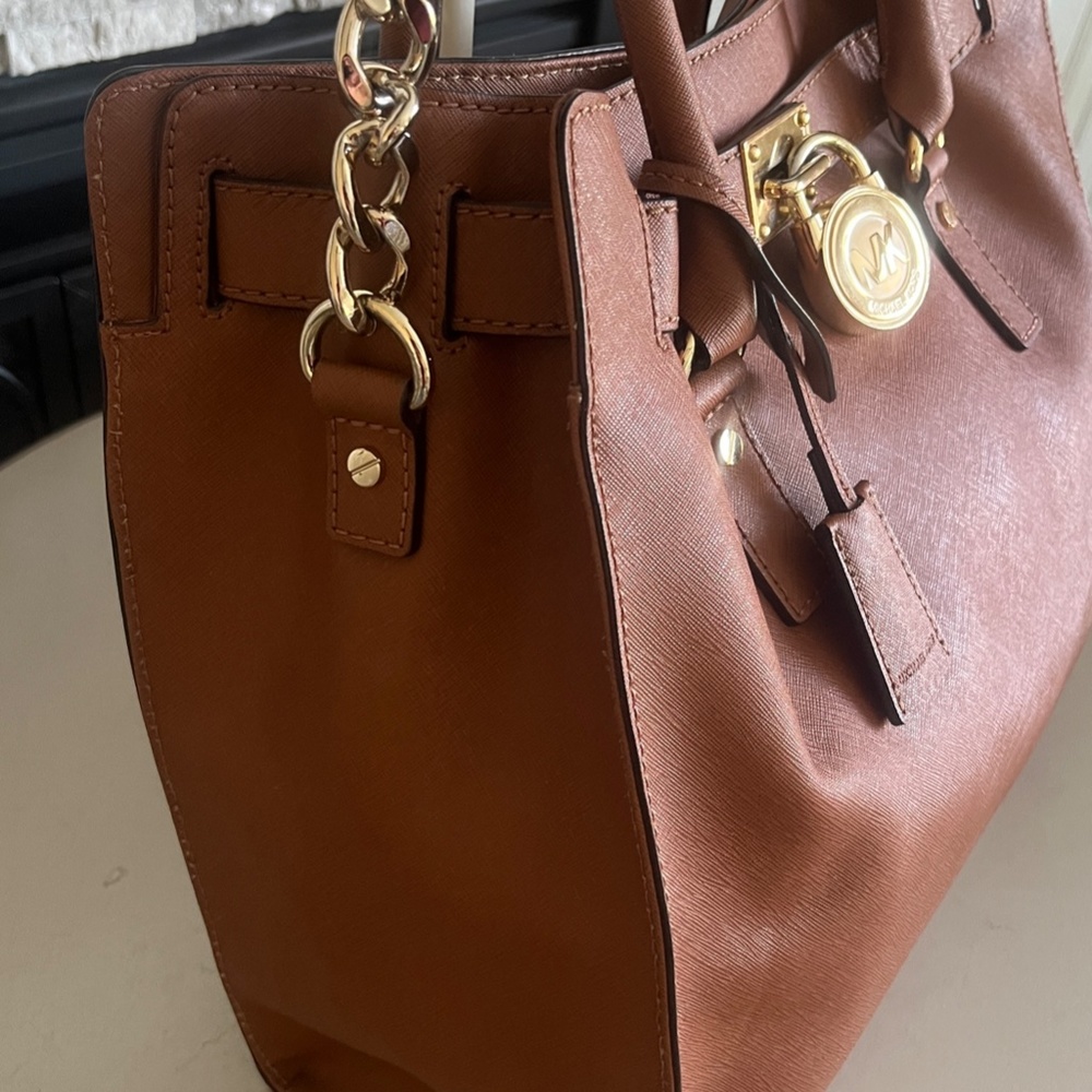 Michael Kors Large Hamilton Bag - Picture 16 of 16